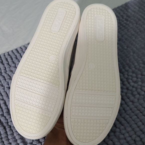 Flash - Picture 3 of 4